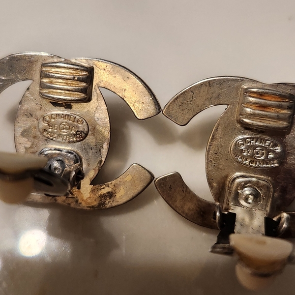 CHANEL TURNLOCK round vintage earrings silver - Picture 2 of 5